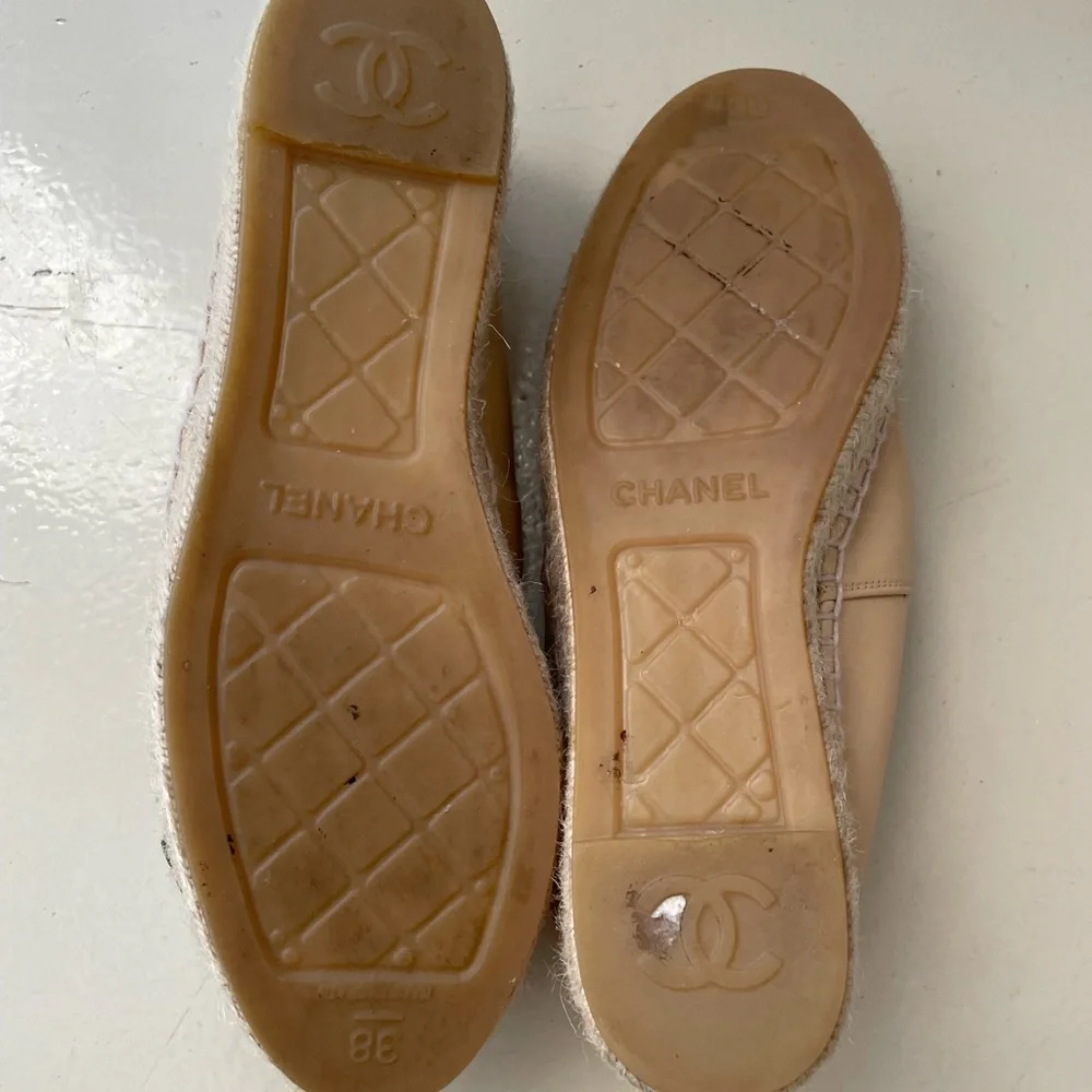 Chanel Lambskin Espadrilles
nude w/black 
Size 37.5
worn twice - Picture 3 of 4